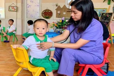 KHÁM SỨC KHỎE ĐỊNH KỲ – CHUNG TAY CHĂM SÓC SỨC KHỎE CHO TRẺ MẦM NON