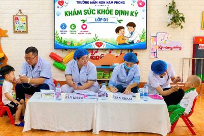 NHÀ TRƯỜNG TRIỂN KHAI CÔNG TÁC KHÁM SỨC KHỎE ĐỊNH KỲ CHO TRẺ