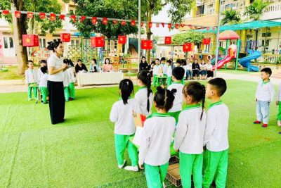 SHCM theo nghiên cứu bài học – HĐ Thí nghiệm “Bong bóng khí” của các bé khối 5 tuổi